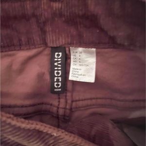 Divided corduroy pants